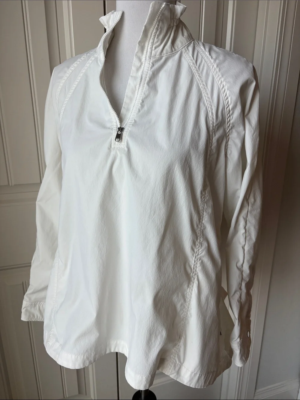 Athleta 🩷 White Lightweight Half Zip Ruffled Collar Windbreaker Pullover XS